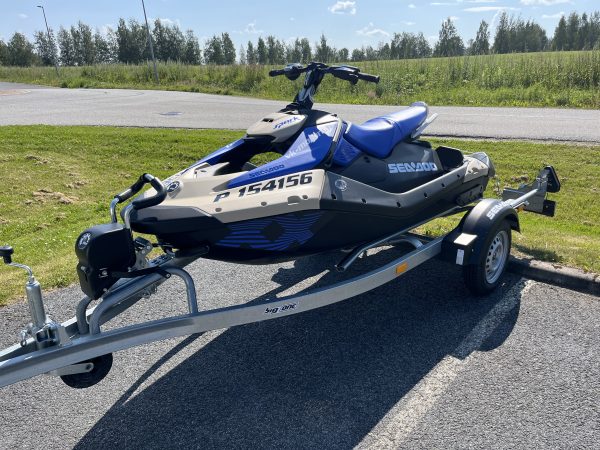 Vuokraa vesijetti Sea-doo Spark Trixx 3UP -2025 (trailerin kanssa)